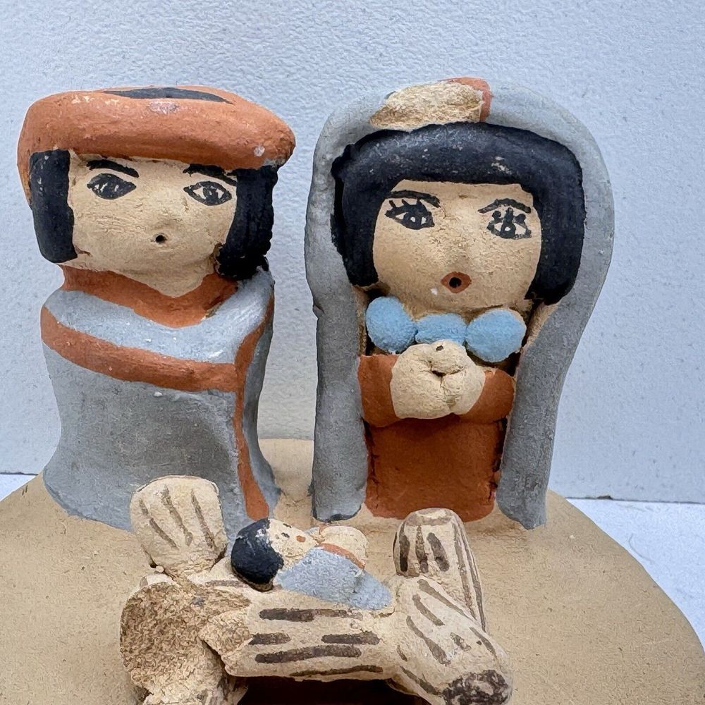F. Loretto‎ Jemez American Indian Pottery Signed Native American Manger Scene